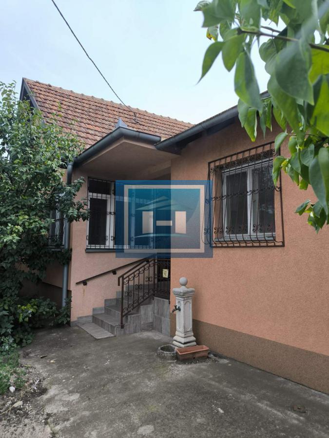 Prizemna kuća od 92 m² sa garažom – Ćuprija, blizina Doma zdravlja 1