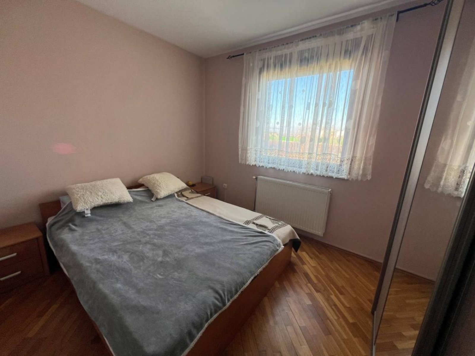 Fantastican trosoban uknjizen stan 4