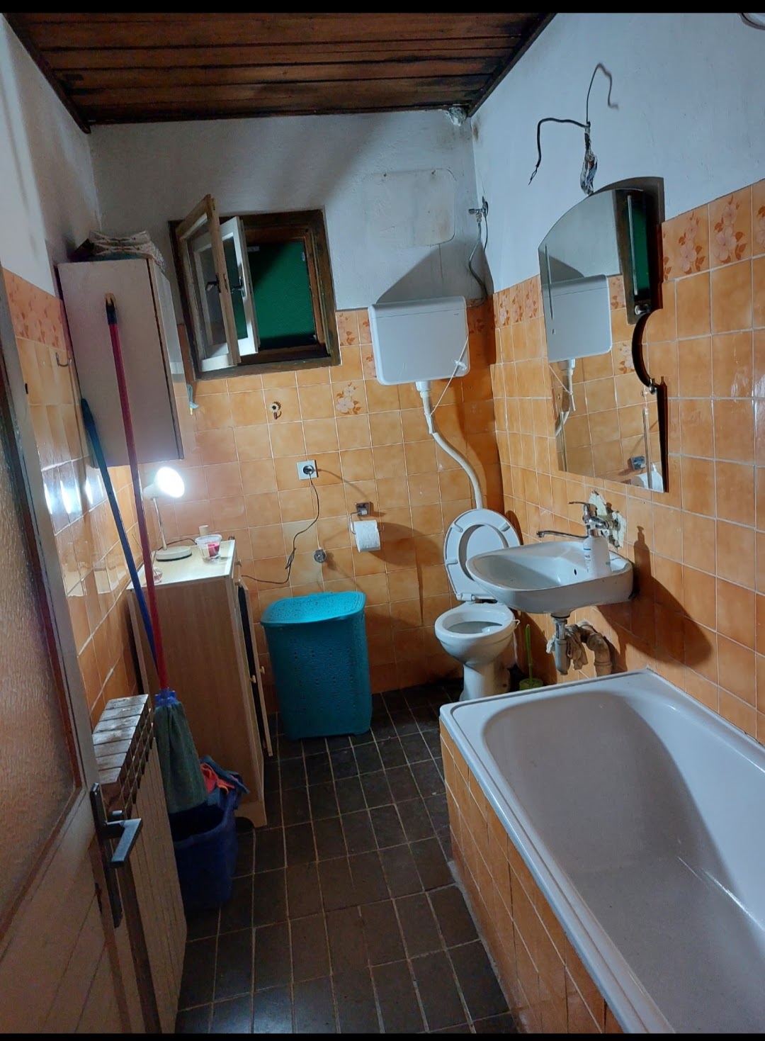 Prodajem kamenu kucu 4