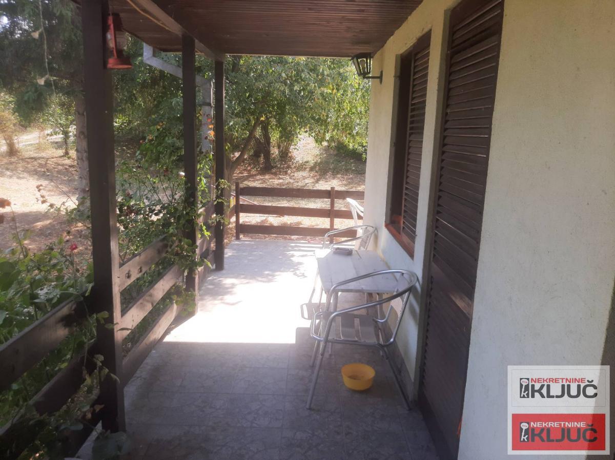 BEOČIN IZDAJE SE TROSOBNA OPREMLJENA KUĆA 14