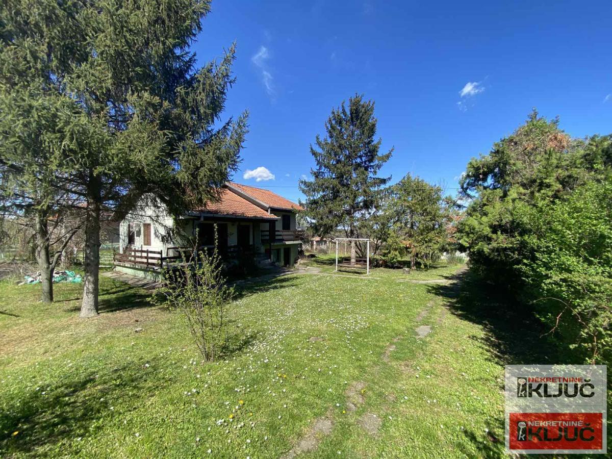 BEOČIN IZDAJE SE TROSOBNA OPREMLJENA KUĆA 15