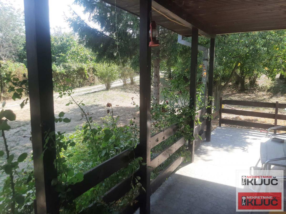 BEOČIN IZDAJE SE TROSOBNA OPREMLJENA KUĆA 16