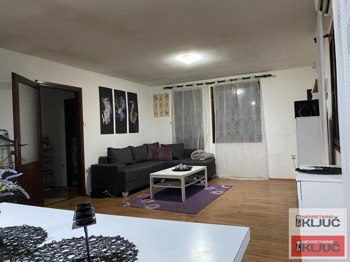 BEOČIN IZDAJE SE TROSOBNA OPREMLJENA KUĆA 18