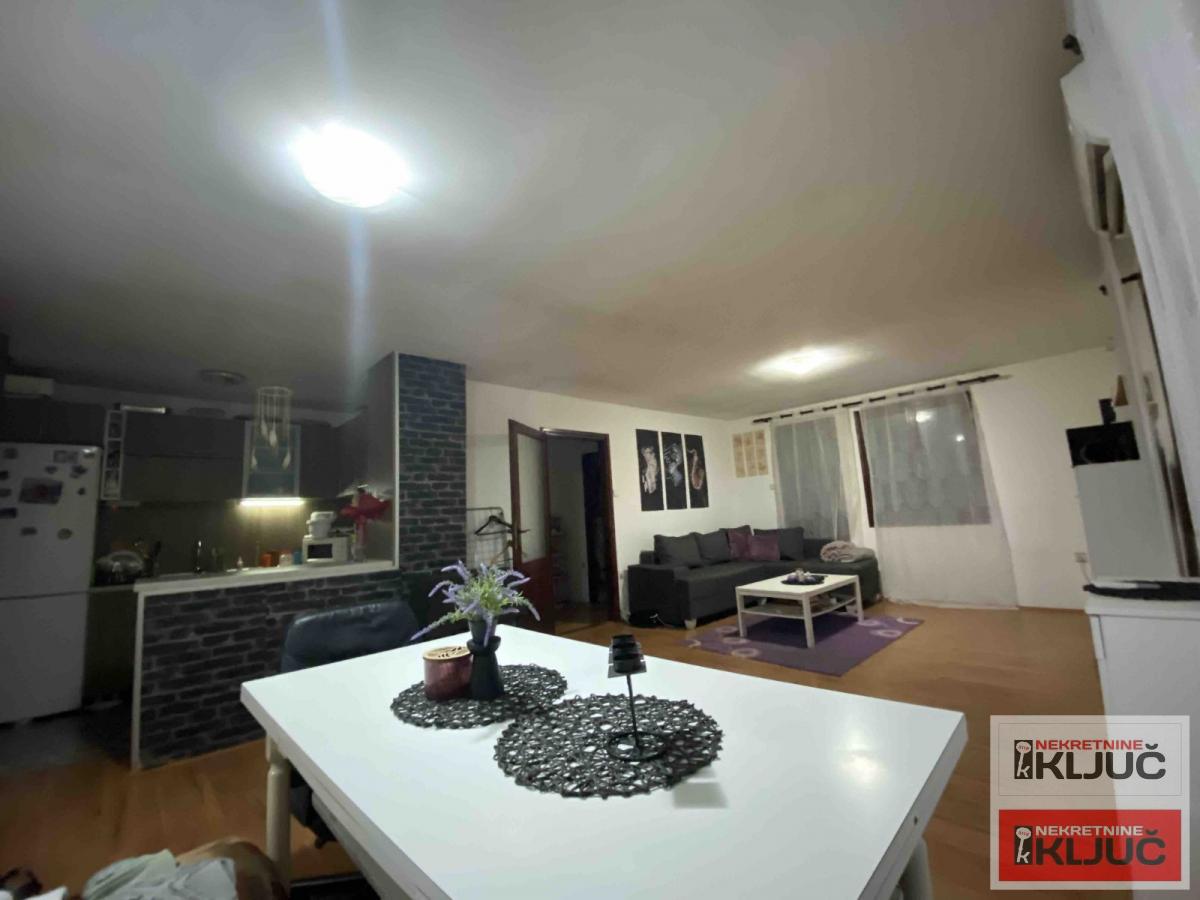 BEOČIN IZDAJE SE TROSOBNA OPREMLJENA KUĆA 19