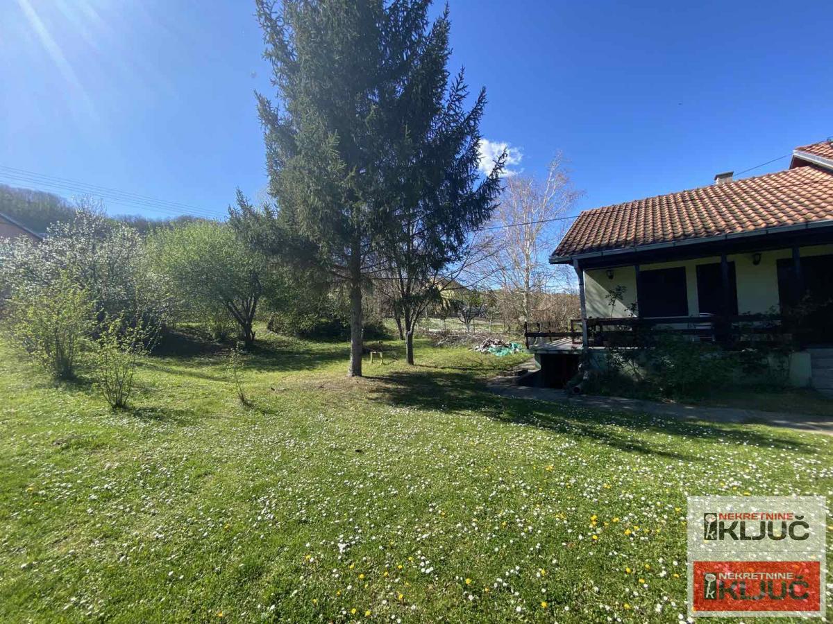 BEOČIN IZDAJE SE TROSOBNA OPREMLJENA KUĆA 20