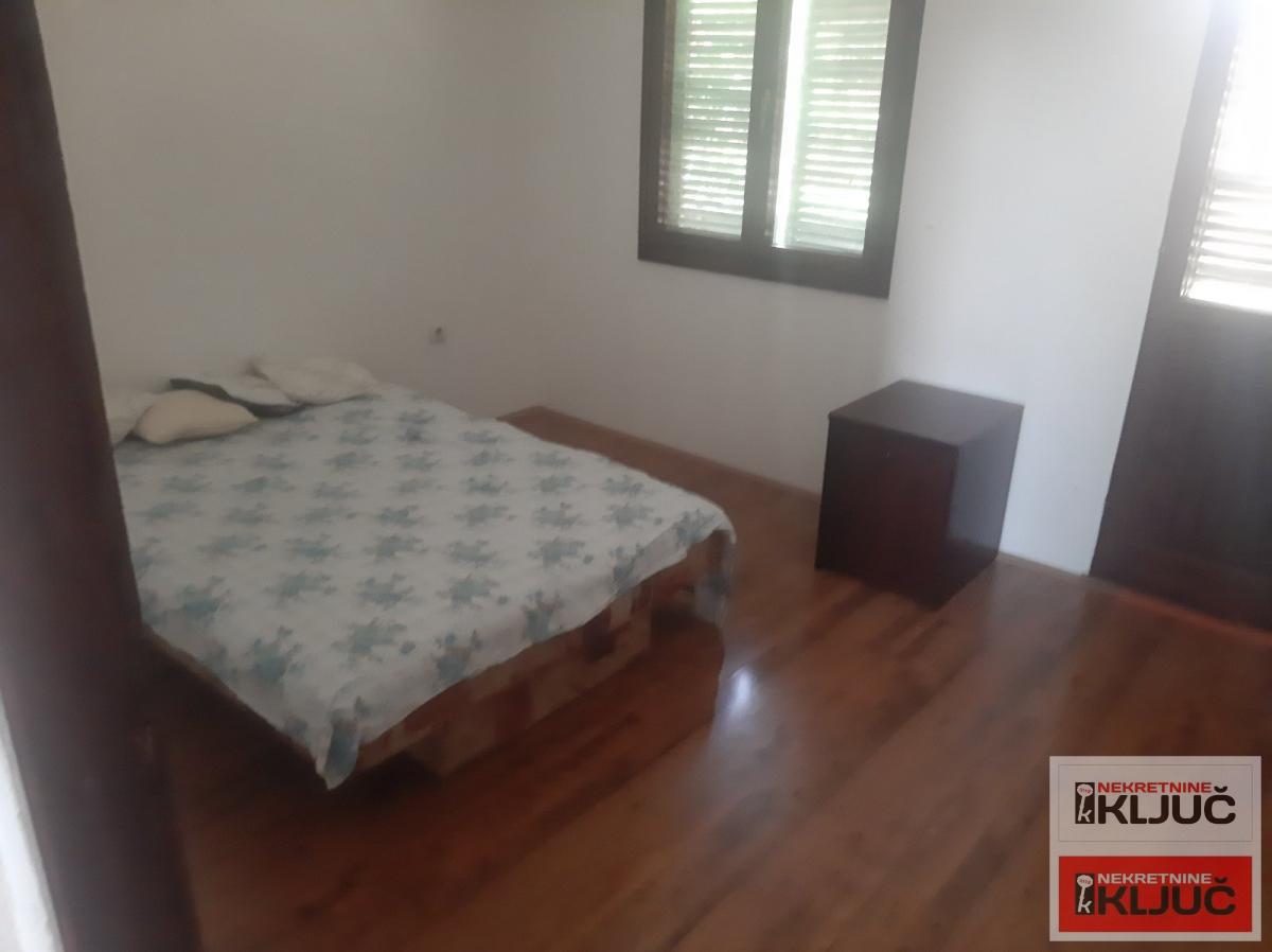 BEOČIN IZDAJE SE TROSOBNA OPREMLJENA KUĆA 5