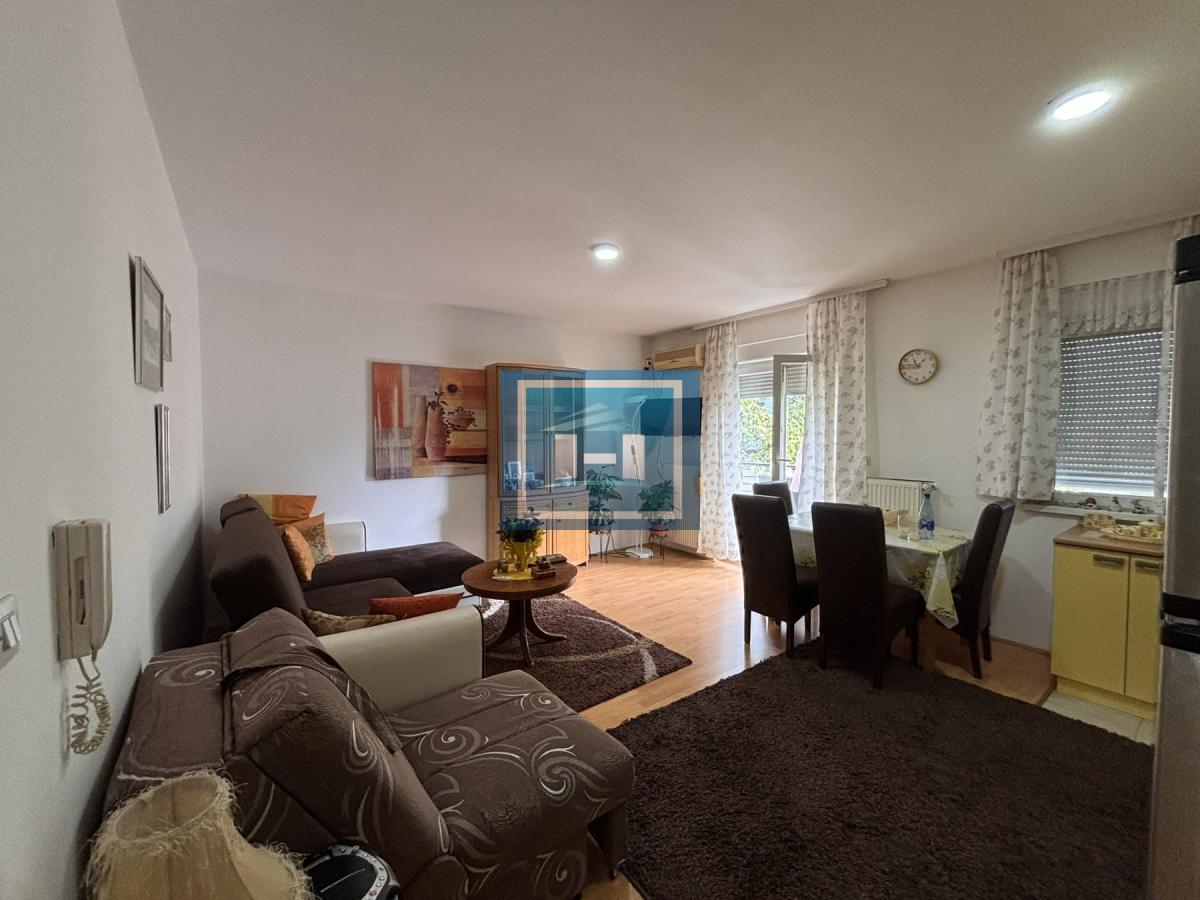 Izdaje se moderan stan u srcu grada – 49m² 1