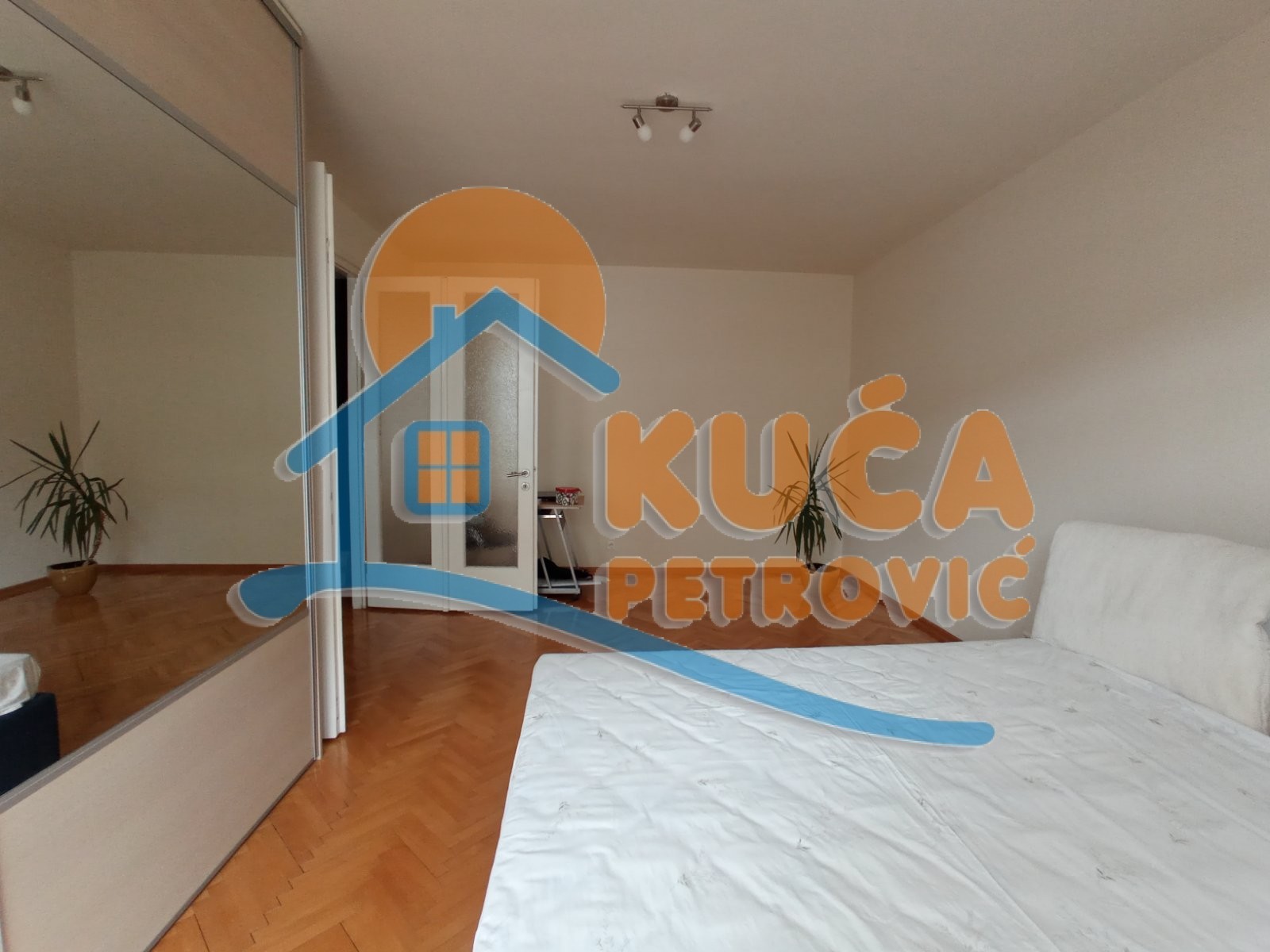 Trosoban stan, 105 m2, Centar, Obrenovićeva ID: i-014797 11