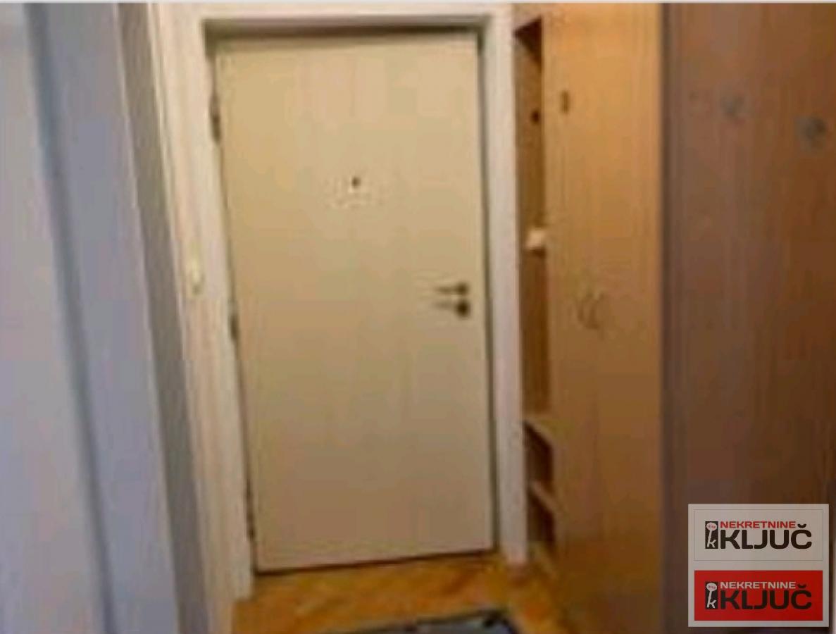 Grbavica -useljiv jednosoban stan 2