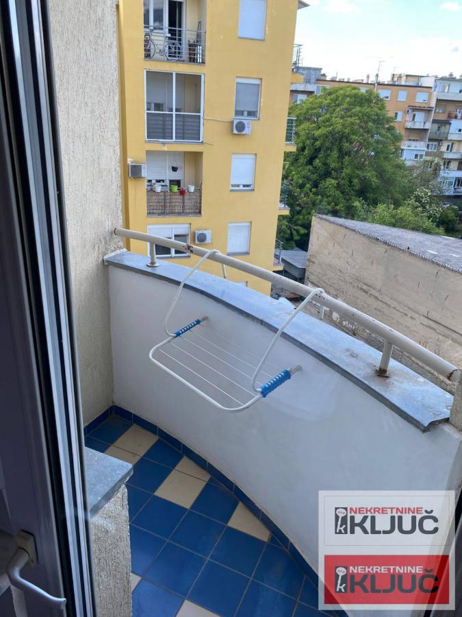 Grbavica -useljiv jednosoban stan 4