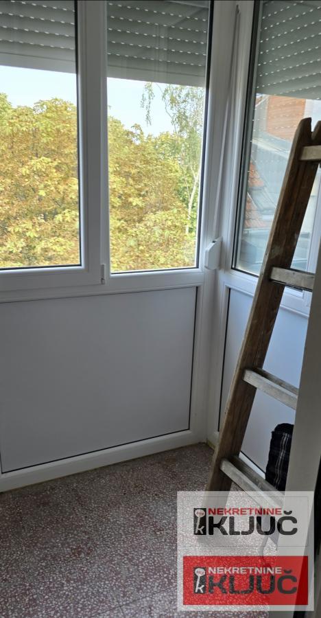 KEJ IZDAJE SE KRATKOROČNO DVOSOBAN NAMEŠTEN STAN 12