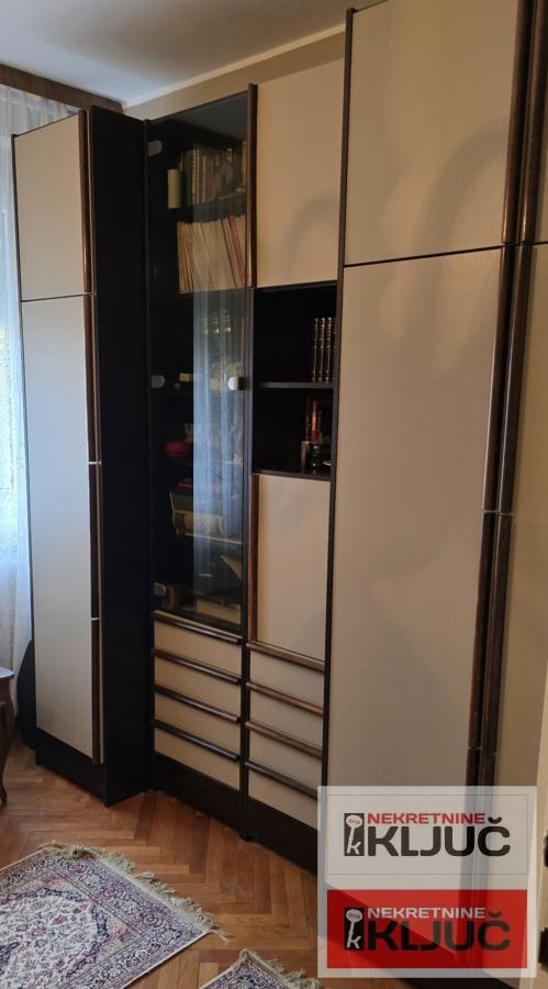 KEJ IZDAJE SE KRATKOROČNO DVOSOBAN NAMEŠTEN STAN 14