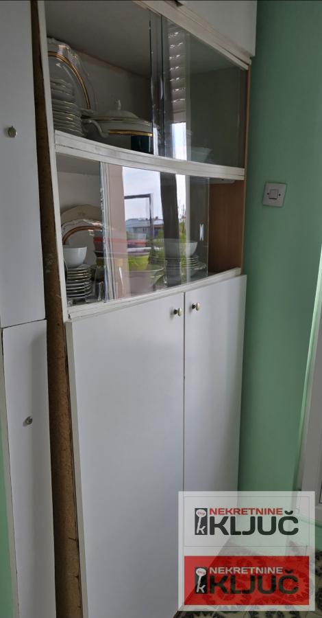 KEJ IZDAJE SE KRATKOROČNO DVOSOBAN NAMEŠTEN STAN 19