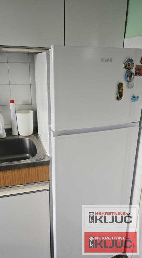 KEJ IZDAJE SE KRATKOROČNO DVOSOBAN NAMEŠTEN STAN 20