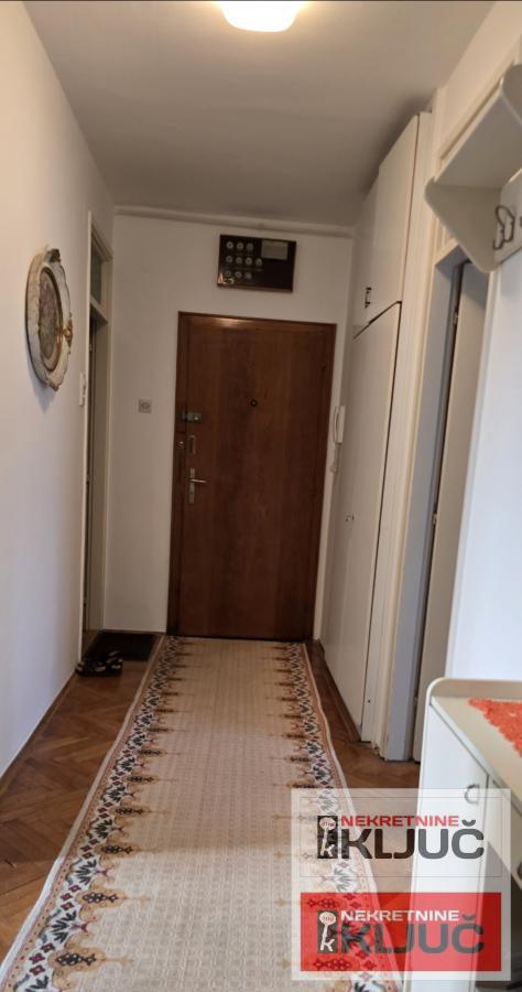 KEJ IZDAJE SE KRATKOROČNO DVOSOBAN NAMEŠTEN STAN 23