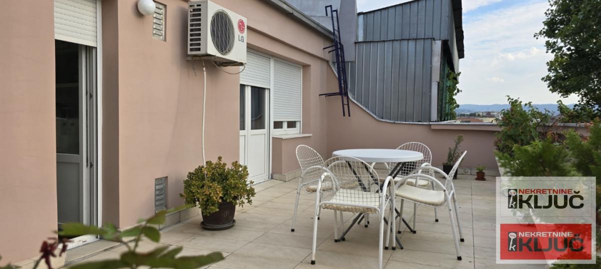 KEJ IZDAJE SE KRATKOROČNO DVOSOBAN NAMEŠTEN STAN 5