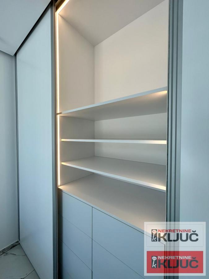 SREMSKA KAMENICA IZDAJE SE LUX KUĆA SA BAZENOM 2