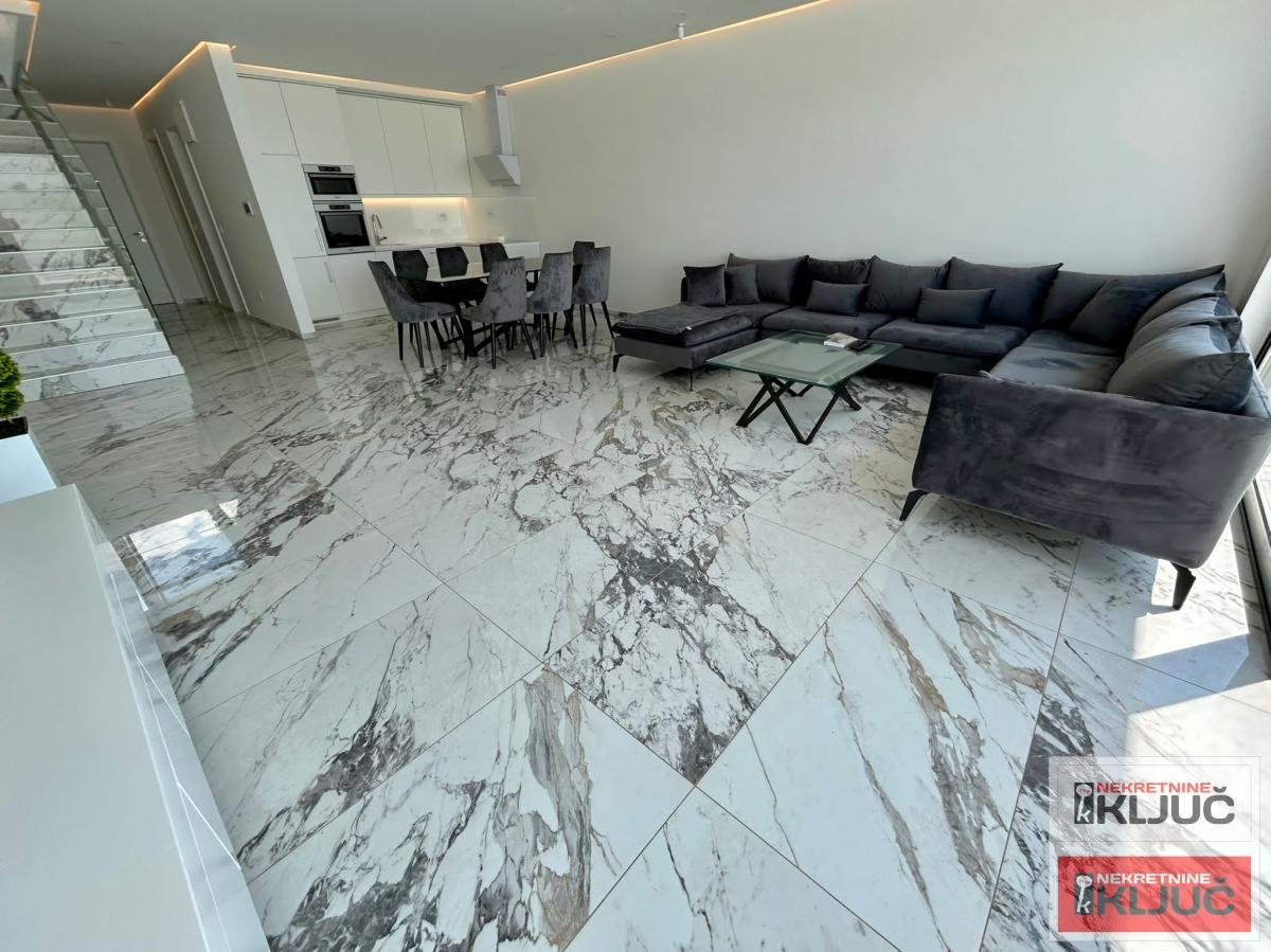 SREMSKA KAMENICA IZDAJE SE LUX KUĆA SA BAZENOM 27