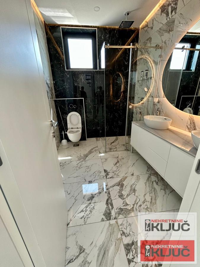 SREMSKA KAMENICA IZDAJE SE LUX KUĆA SA BAZENOM 29