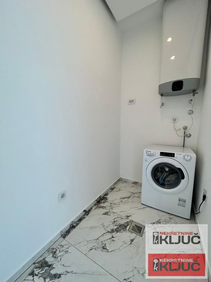 SREMSKA KAMENICA IZDAJE SE LUX KUĆA SA BAZENOM 9