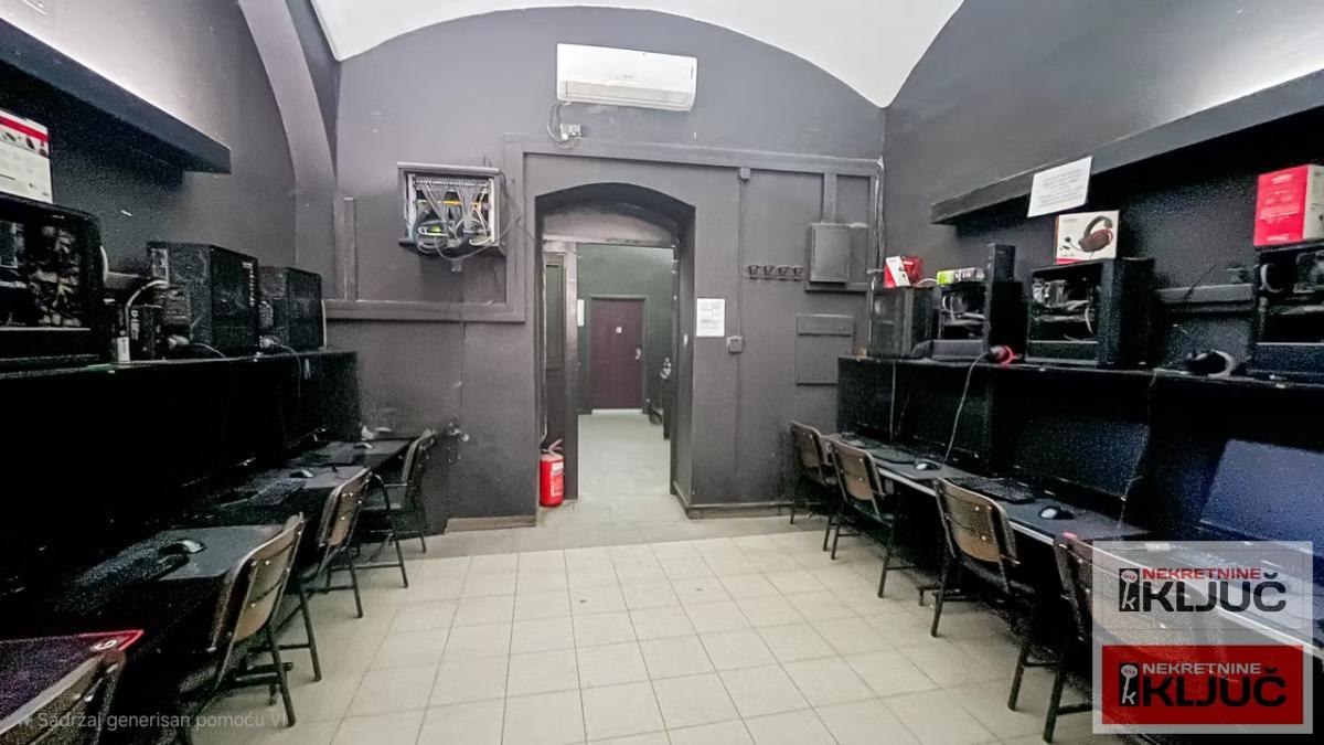 CENTAR IZDAJE SE VIŠENAMENSKI ULIČNI LOKAL 1