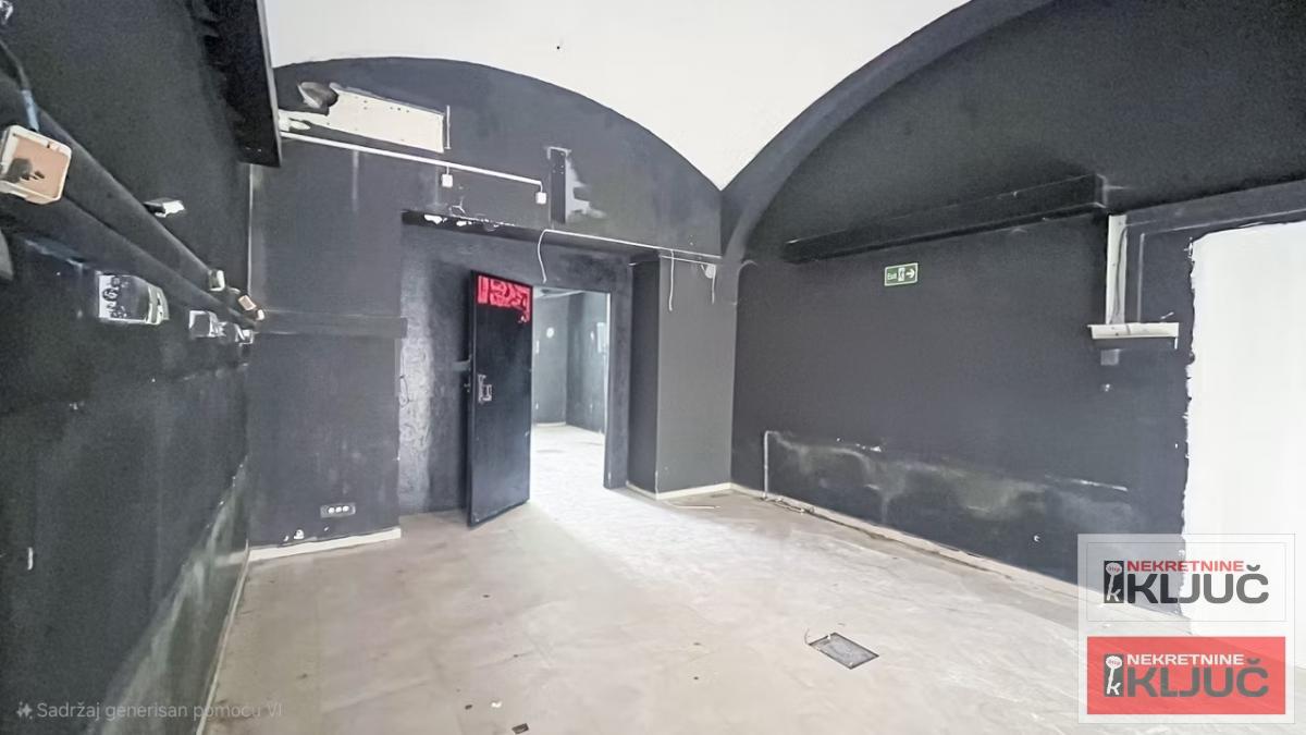 CENTAR IZDAJE SE VIŠENAMENSKI ULIČNI LOKAL 4