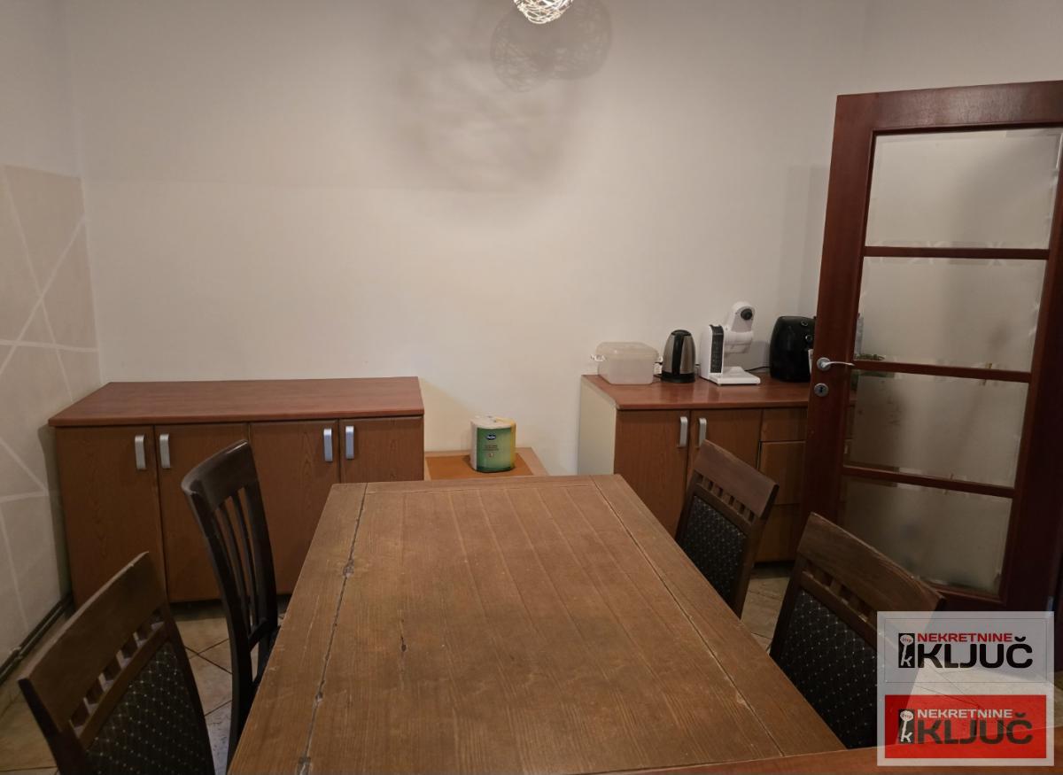 SAJAM IZDAJE SE KOMPLETNO OPREMLJENA KUĆA 10