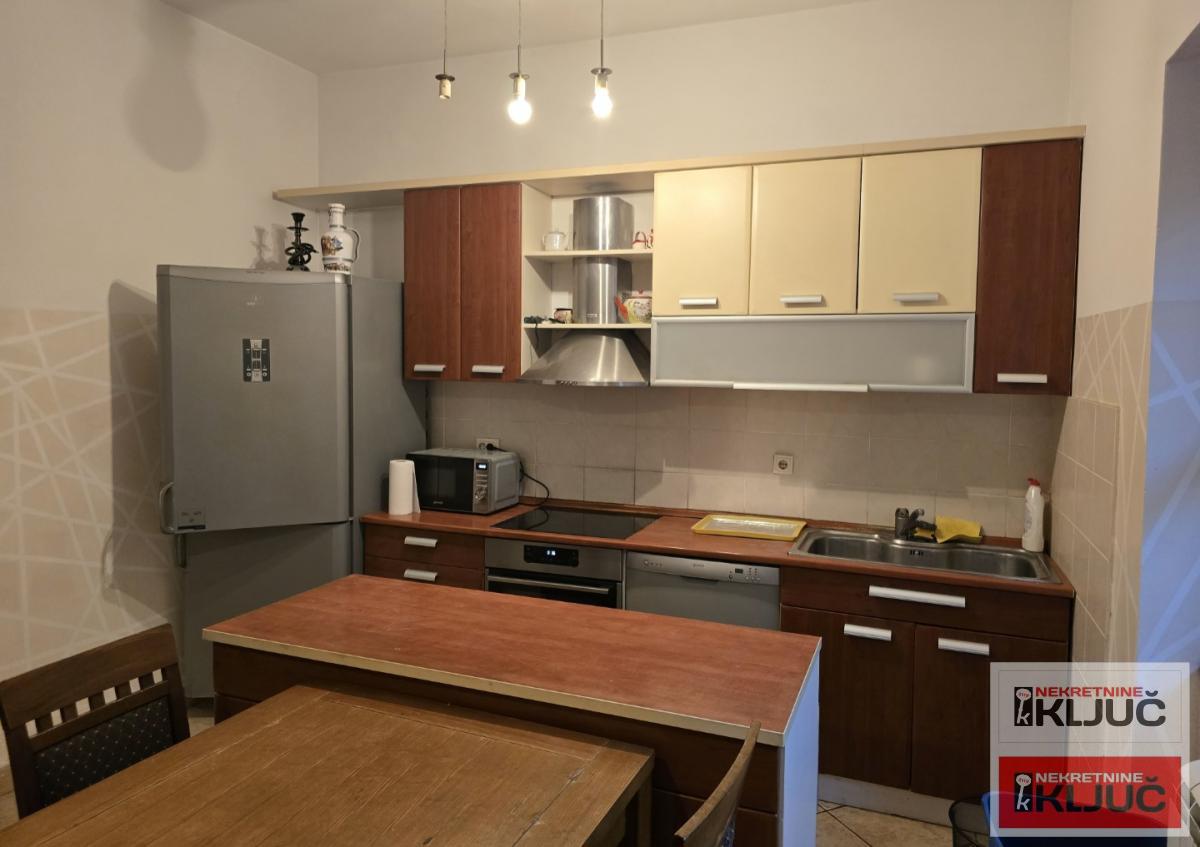 SAJAM IZDAJE SE KOMPLETNO OPREMLJENA KUĆA 12