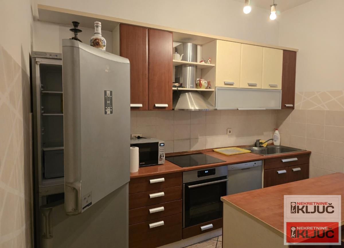 SAJAM IZDAJE SE KOMPLETNO OPREMLJENA KUĆA 13