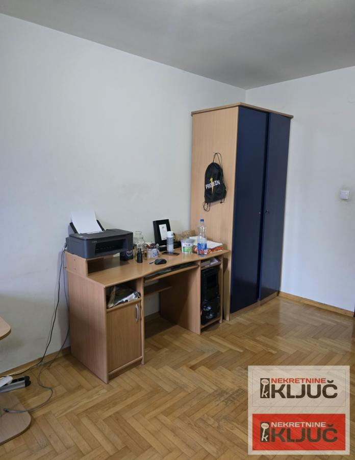 SAJAM IZDAJE SE KOMPLETNO OPREMLJENA KUĆA 25