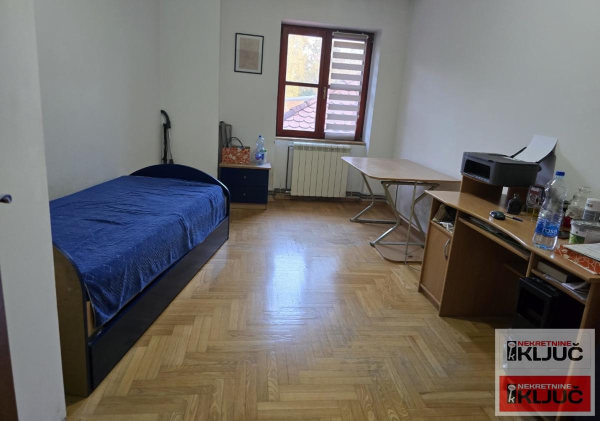 SAJAM IZDAJE SE KOMPLETNO OPREMLJENA KUĆA 26