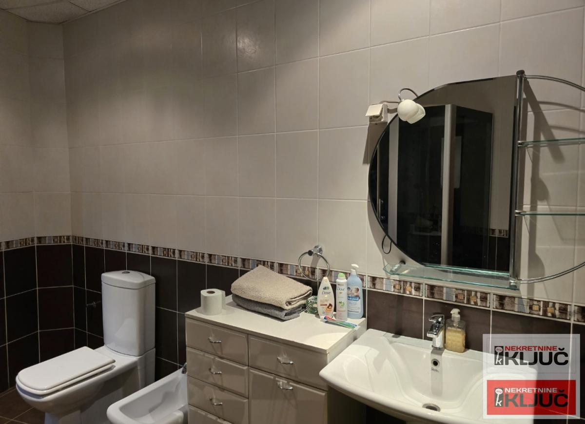 SAJAM IZDAJE SE KOMPLETNO OPREMLJENA KUĆA 3