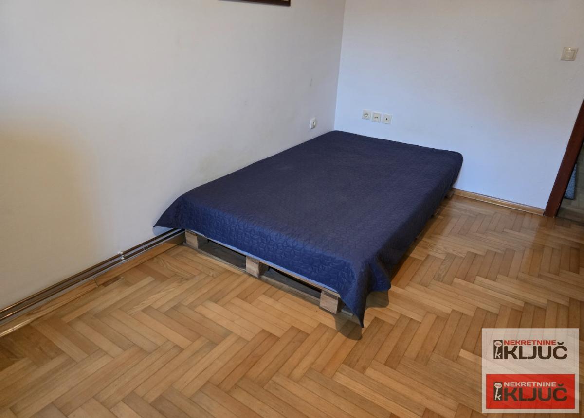 SAJAM IZDAJE SE KOMPLETNO OPREMLJENA KUĆA 30