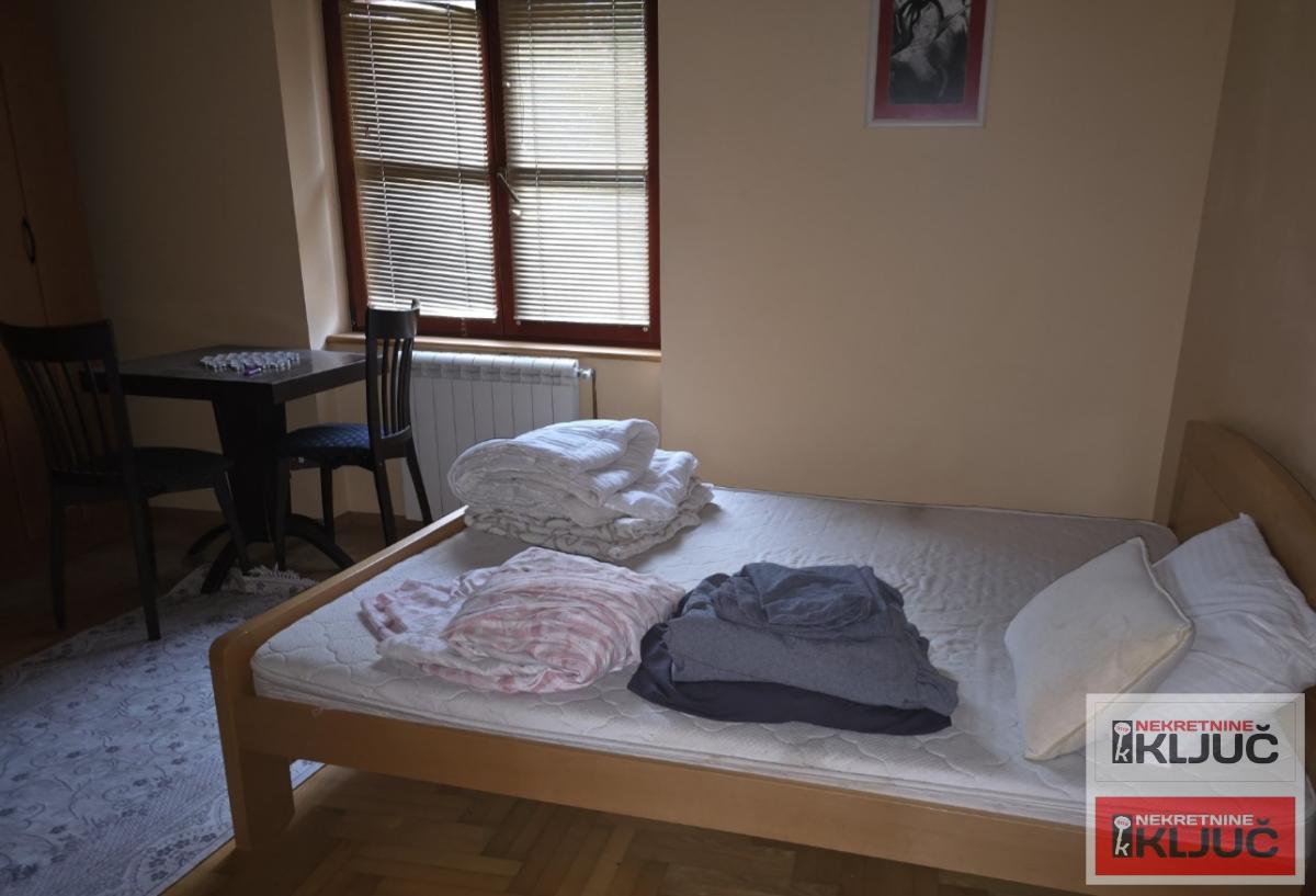 SAJAM IZDAJE SE KOMPLETNO OPREMLJENA KUĆA 35