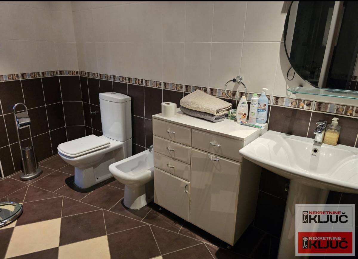 SAJAM IZDAJE SE KOMPLETNO OPREMLJENA KUĆA 4