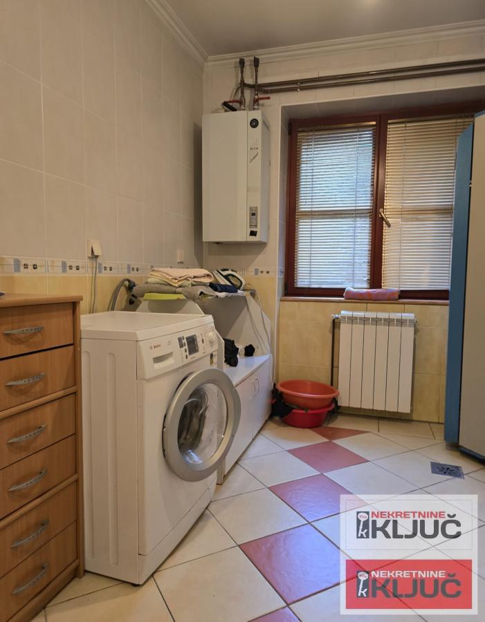 SAJAM IZDAJE SE KOMPLETNO OPREMLJENA KUĆA 40