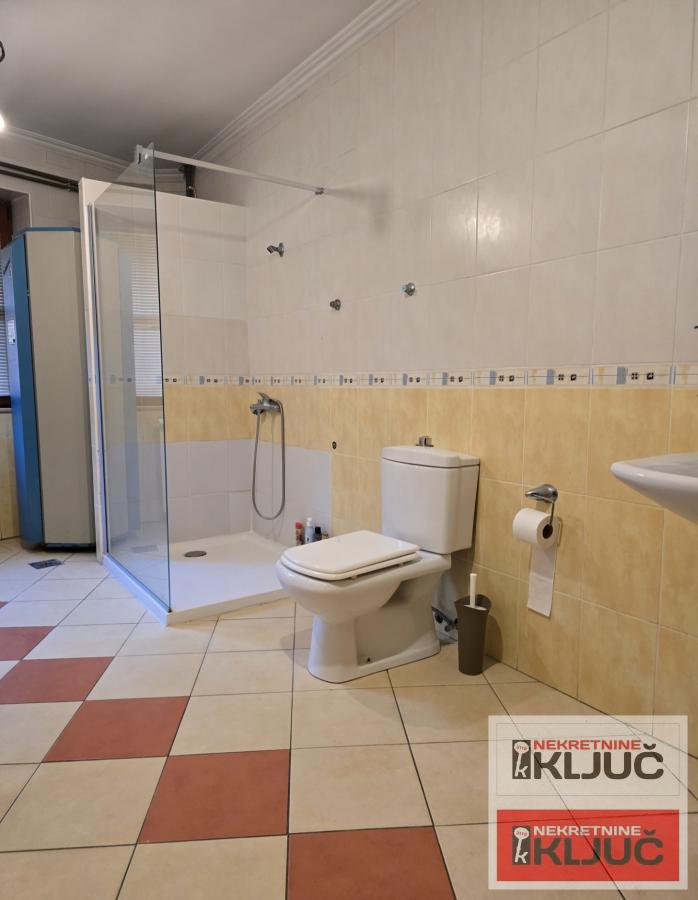 SAJAM IZDAJE SE KOMPLETNO OPREMLJENA KUĆA 41