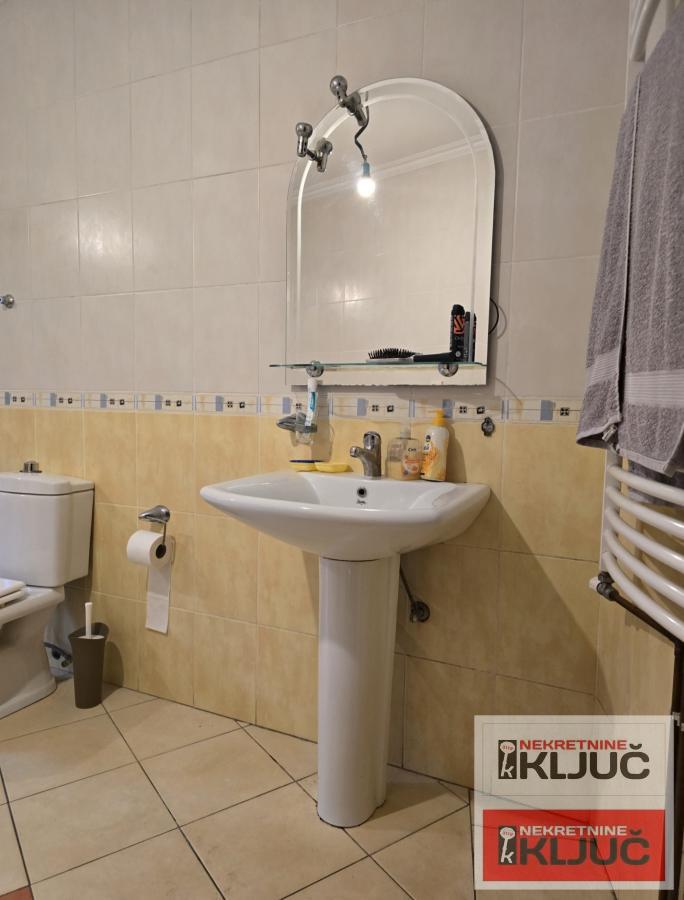 SAJAM IZDAJE SE KOMPLETNO OPREMLJENA KUĆA 42