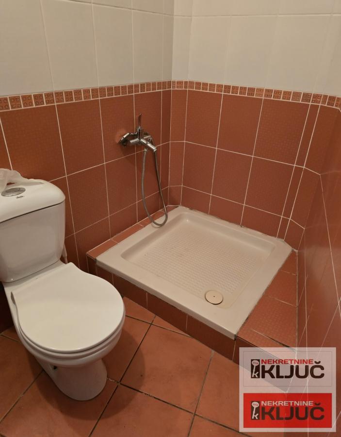 SAJAM IZDAJE SE KOMPLETNO OPREMLJENA KUĆA 44