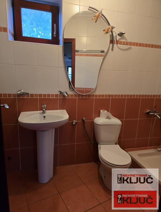 SAJAM IZDAJE SE KOMPLETNO OPREMLJENA KUĆA 45