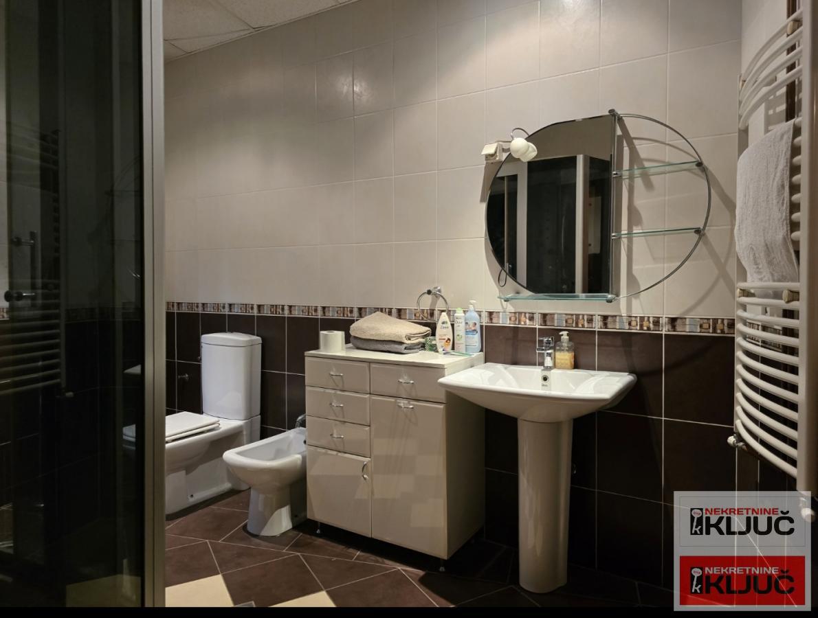 SAJAM IZDAJE SE KOMPLETNO OPREMLJENA KUĆA 7