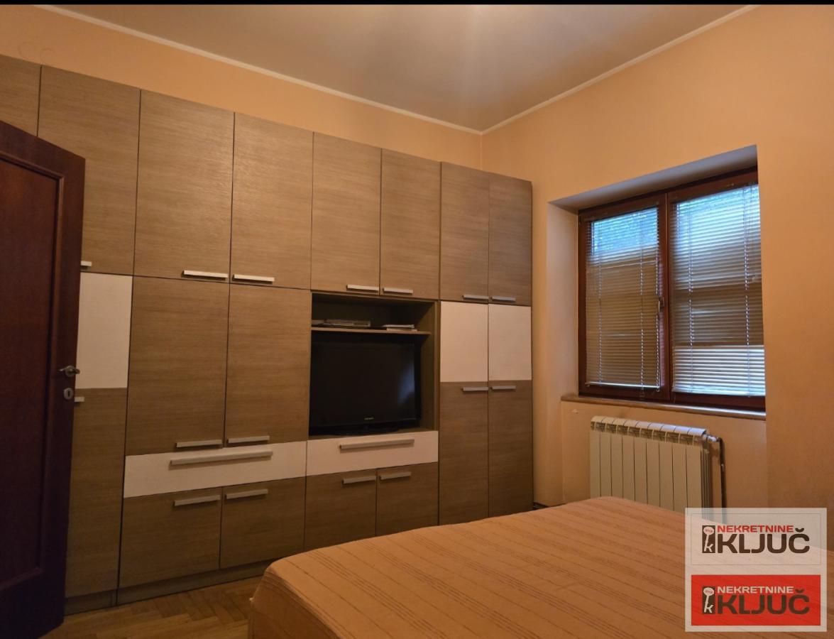 SAJAM IZDAJE SE KOMPLETNO OPREMLJENA KUĆA 8