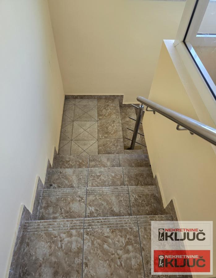 VETERNIK IZDAJE SE VIŠENAMENSKA HALA 8