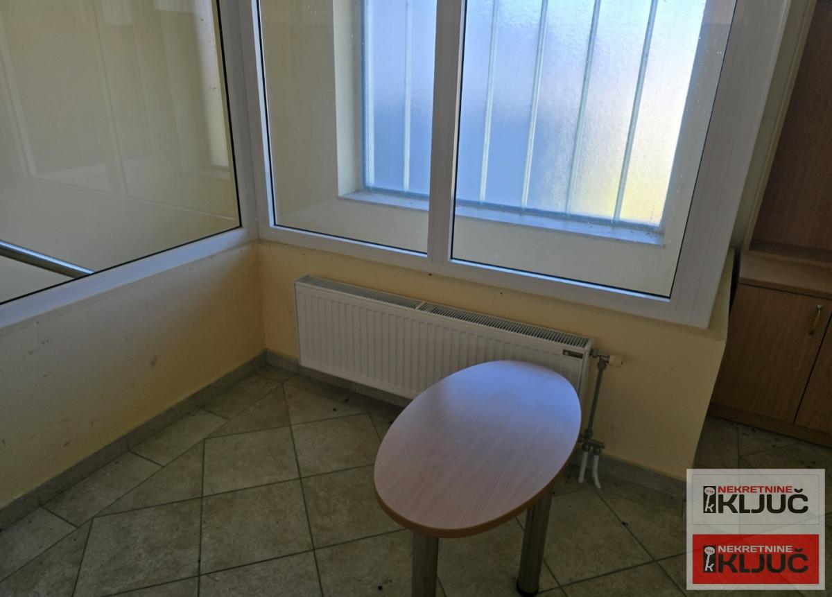 VETERNIK IZDAJE SE VIŠENAMENSKA HALA 9