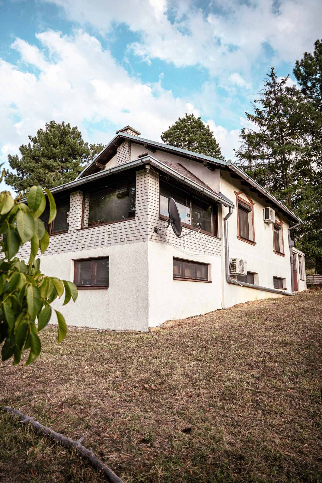 Kuca i veliki plac na Popovici 1