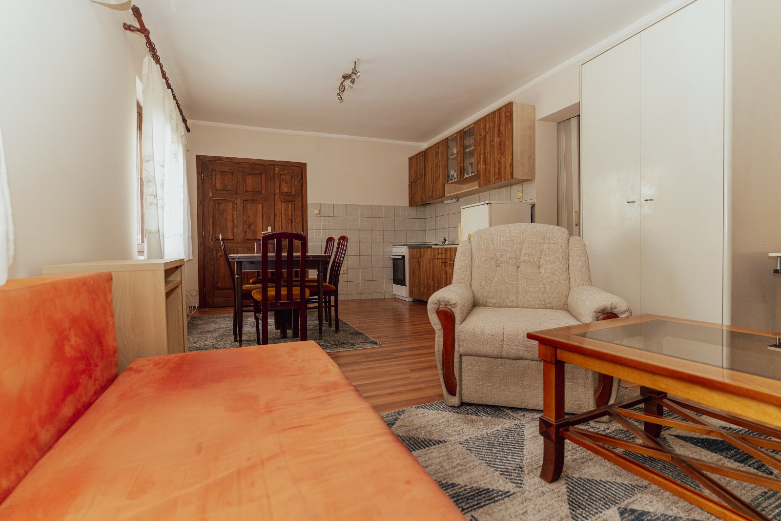 Kuca i veliki plac na Popovici 2