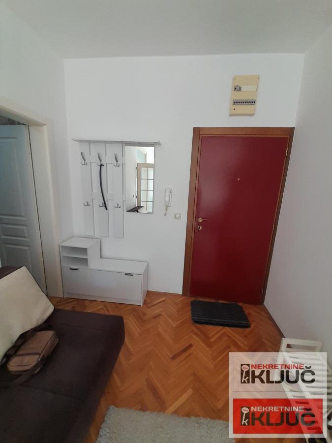 BULEVAR-USELJIV JEDNOSOBAN STAN 2