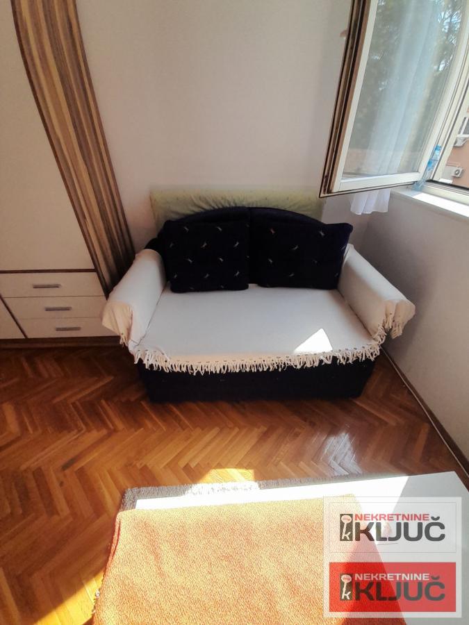 BULEVAR-USELJIV JEDNOSOBAN STAN 4