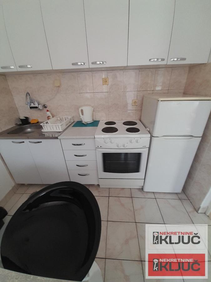 BULEVAR-USELJIV JEDNOSOBAN STAN 6