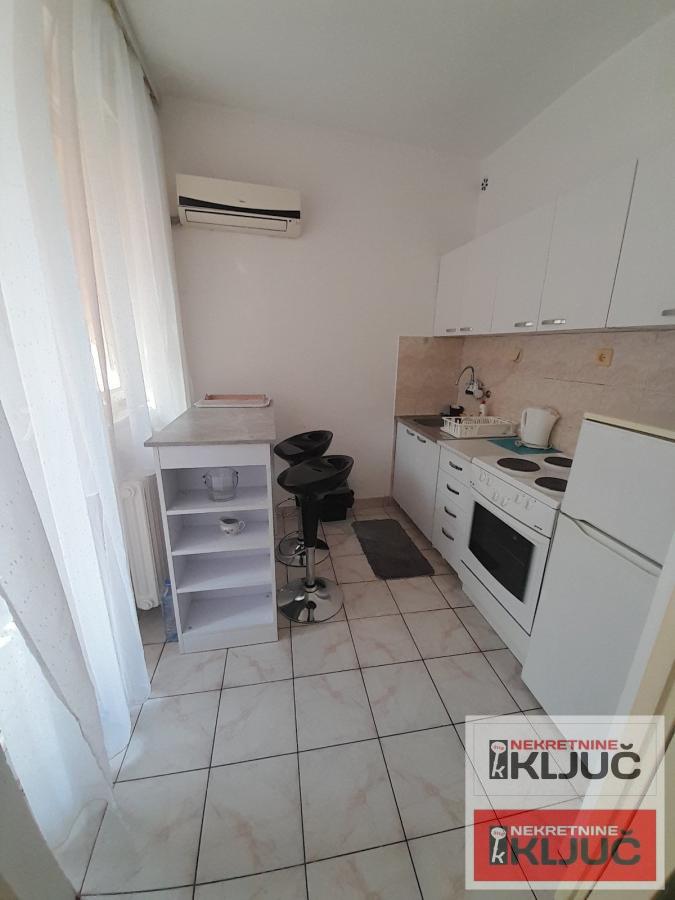 BULEVAR-USELJIV JEDNOSOBAN STAN 7